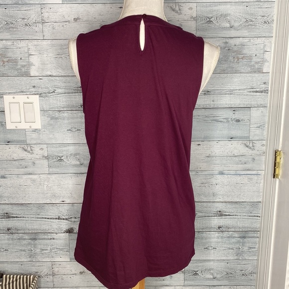 BANANA REPUBLIC BURGUNDY SLEEVELESS PLEATED TOP - Picture 7 of 9